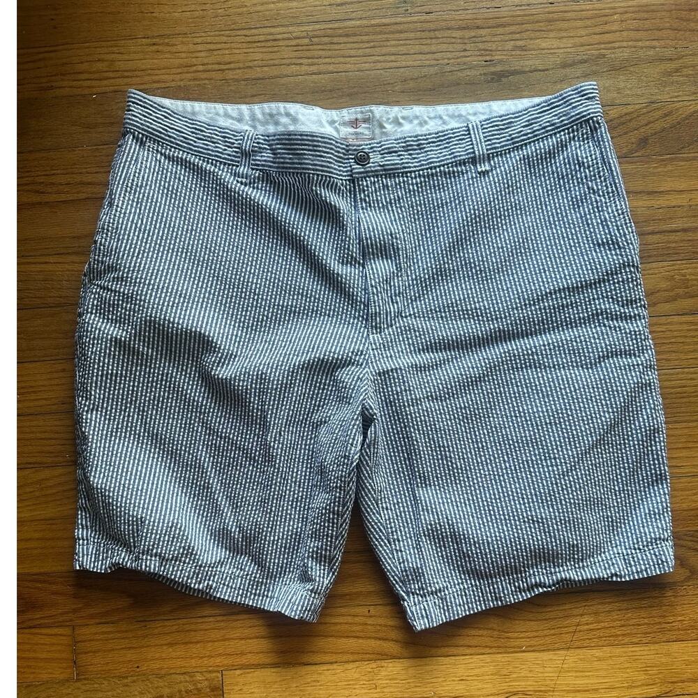 Dockers Blue White Seersucker Shorts 42 Striped Casual Summer Classic Style